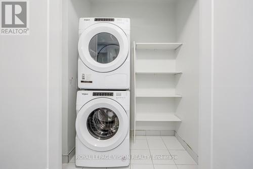 702 - 480 Front Street W, Toronto, ON - Indoor Photo Showing Laundry Room