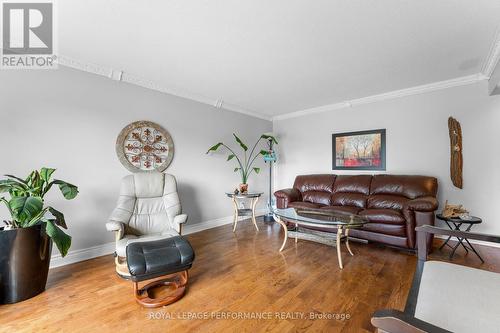 16 Sagamore Court, Ottawa, ON - Indoor Photo Showing Living Room