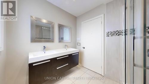16 Cavalier Crescent, Vaughan, ON - Indoor Photo Showing Bathroom