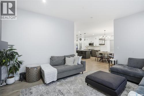 746 Bentley Manor, Saskatoon, SK - Indoor Photo Showing Living Room