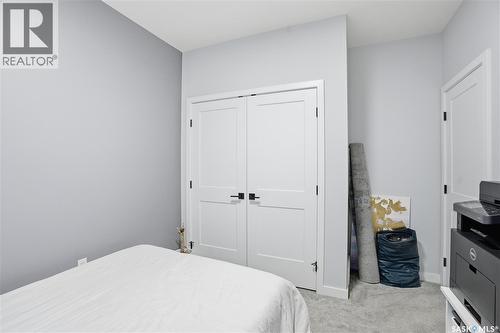 746 Bentley Manor, Saskatoon, SK - Indoor Photo Showing Bedroom