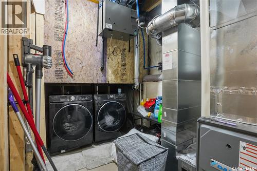 746 Bentley Manor, Saskatoon, SK - Indoor Photo Showing Laundry Room