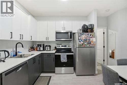 746 Bentley Manor, Saskatoon, SK - Indoor Photo Showing Kitchen