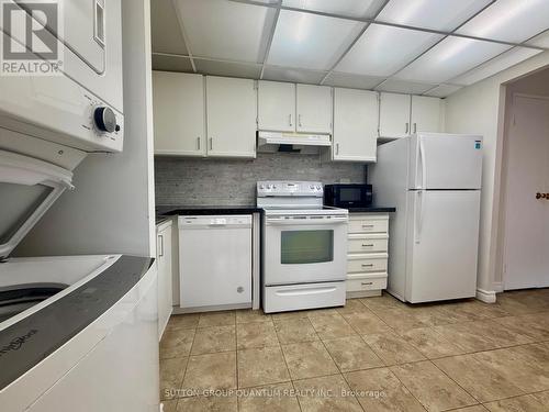 603 - 3700 Kaneff Crescent, Mississauga, ON - Indoor Photo Showing Kitchen