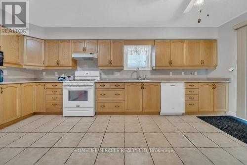 114 Glencliffe Court, Kitchener, ON - Indoor Photo Showing Kitchen