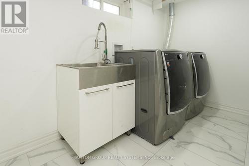 101 Henley Drive, Hamilton, ON - Indoor Photo Showing Laundry Room