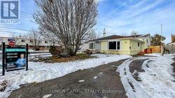 376 CALVERT COURT  Oshawa, ON L1J 6X7