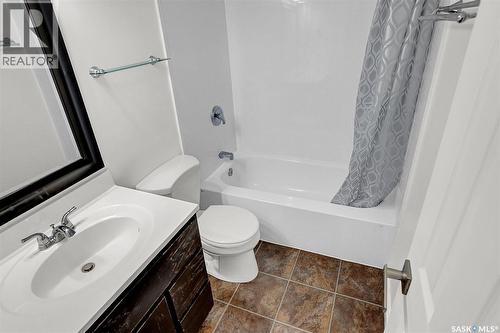 54B Nollet Avenue, Regina, SK - Indoor Photo Showing Bathroom