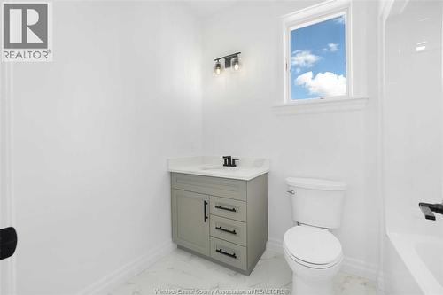88 Graf Street, Harrow, ON - Indoor Photo Showing Bathroom