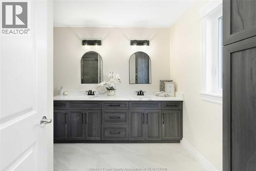 64 Jewel Street, Harrow, ON - Indoor Photo Showing Bathroom