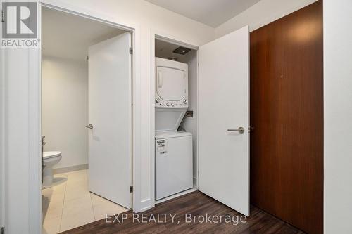 1117 - 120 Varna Drive, Toronto, ON - Indoor Photo Showing Laundry Room