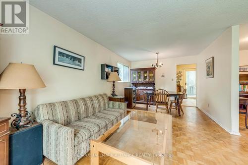 Living combined Dining room - 455 Canterbury Crescent, Oakville (Fd Ford), ON - Indoor Photo Showing Living Room