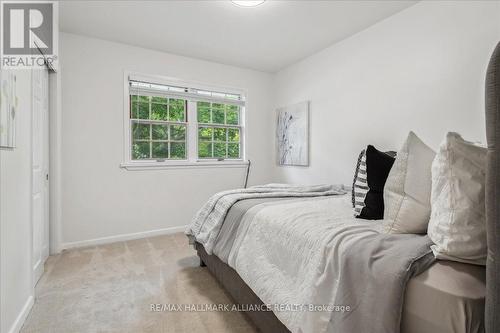 222 Alscot Crescent, Oakville (Mo Morrison), ON - Indoor Photo Showing Bedroom