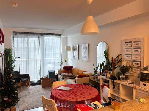 823-25 Cole Street, Toronto, ON - Indoor Photo Showing Living Room