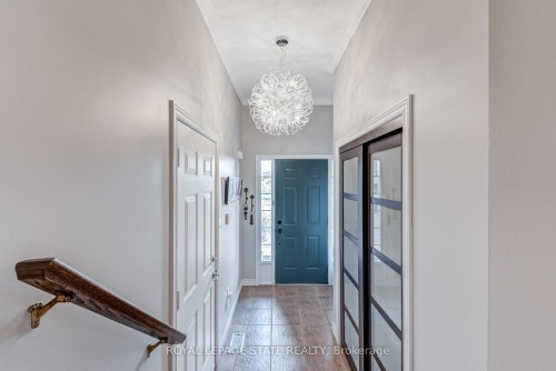 1105 Harrogate Drive, Hamilton, ON - Indoor Photo Showing Other Room