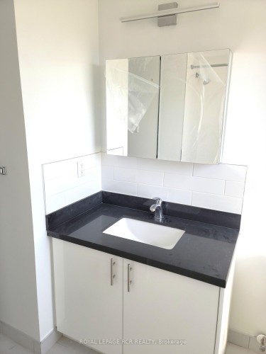 218-2 Orchard Heights Boulevard, Aurora, ON - Indoor Photo Showing Bathroom