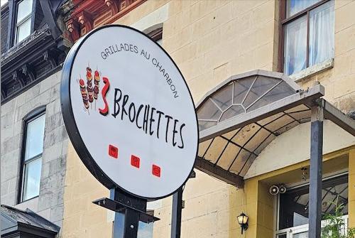 Façade - 2018 Rue St-Denis, Montréal (Ville-Marie), QC 