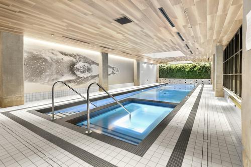 Piscine - 234-288 Rue Richmond, Montréal (Le Sud-Ouest), QC - Indoor Photo Showing Other Room With In Ground Pool