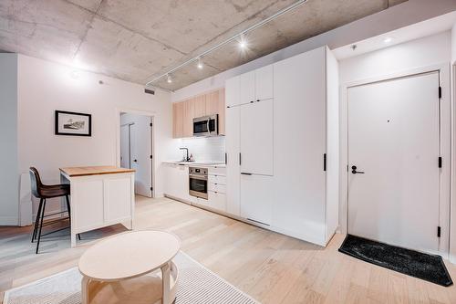 Salon - 234-288 Rue Richmond, Montréal (Le Sud-Ouest), QC - Indoor