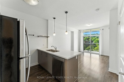 709-81 Robinson Street, Hamilton, ON - Indoor Photo Showing Kitchen With Double Sink