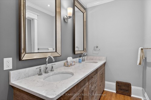53 Benson Avenue, Peterborough, ON - Indoor Photo Showing Bathroom