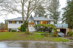 7227 Seabrook Rd  Central Saanich, BC V8M 1M5