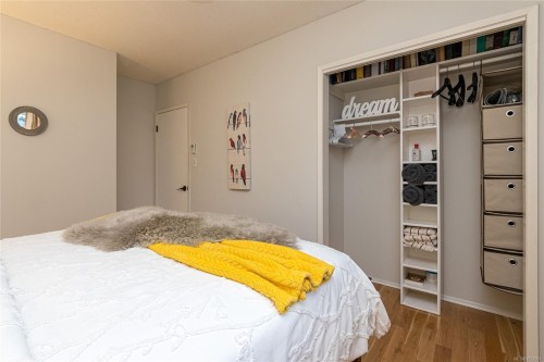 7227 Seabrook Rd, Central Saanich, BC 