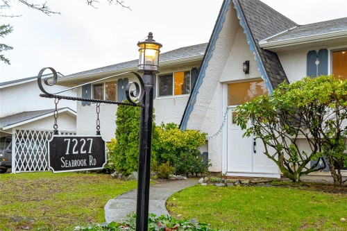 7227 Seabrook Rd, Central Saanich, BC 