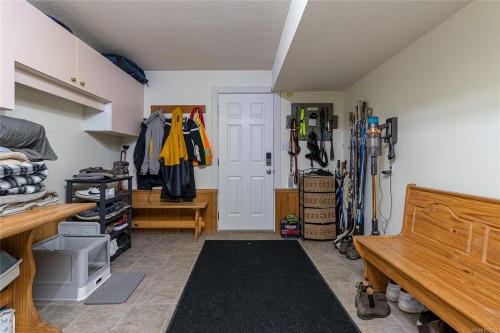 7227 Seabrook Rd, Central Saanich, BC 