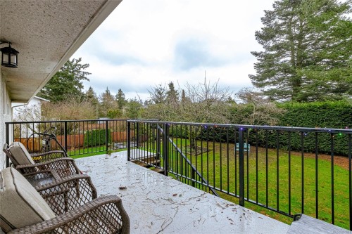 7227 Seabrook Rd, Central Saanich, BC 