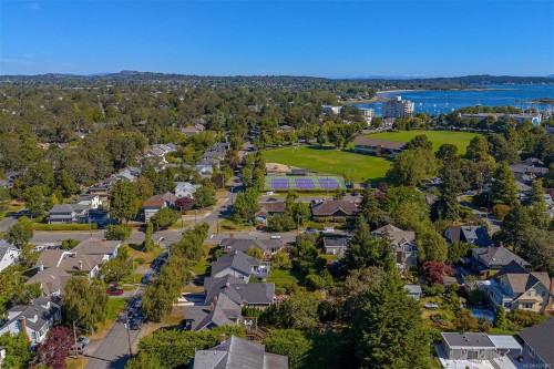 2409 Currie Rd, Oak Bay, BC 