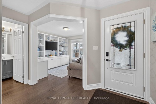 25 Kidd Crescent, New Tecumseth, ON - Indoor Photo Showing Living Room With Fireplace
