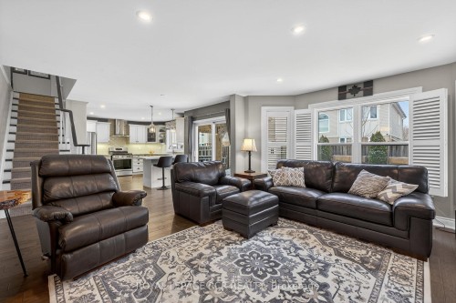 25 Kidd Crescent, New Tecumseth, ON - Indoor Photo Showing Living Room