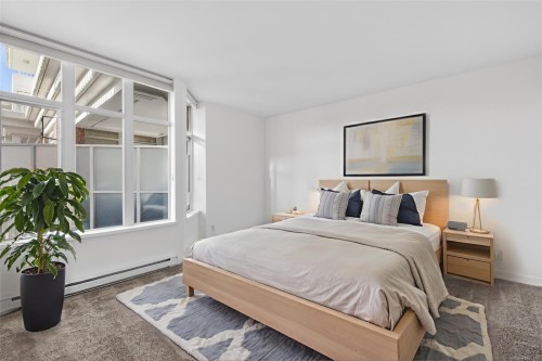 415-999 Burdett Ave, Victoria, BC - Indoor Photo Showing Bedroom