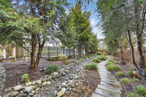 415-999 Burdett Ave, Victoria, BC - Outdoor