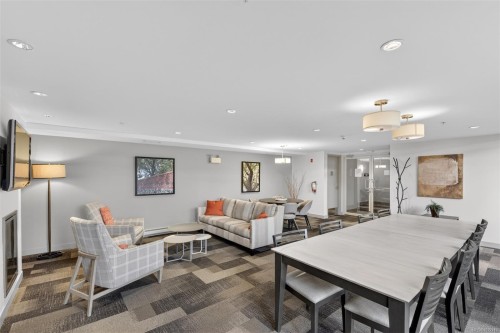 415-999 Burdett Ave, Victoria, BC - Indoor
