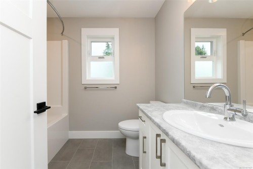 B-2315 Mcdonald Rd, Comox, BC - Indoor Photo Showing Bathroom