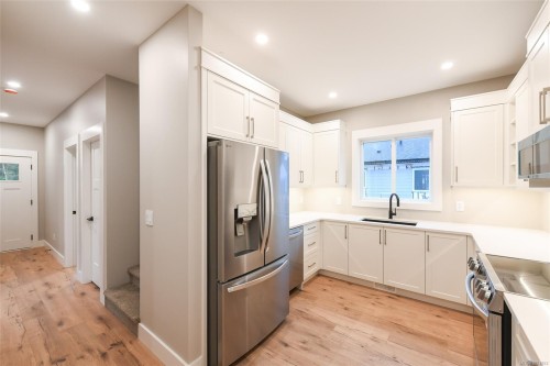 A-2317 Mcdonald Rd, Comox, BC - Indoor Photo Showing Kitchen With Upgraded Kitchen
