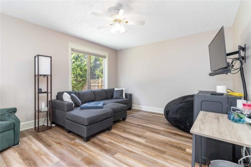 6260 Elaine Way, Central Saanich, BC 