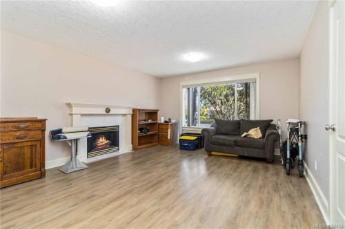 6260 Elaine Way, Central Saanich, BC 