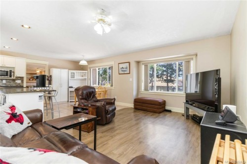 6260 Elaine Way, Central Saanich, BC 