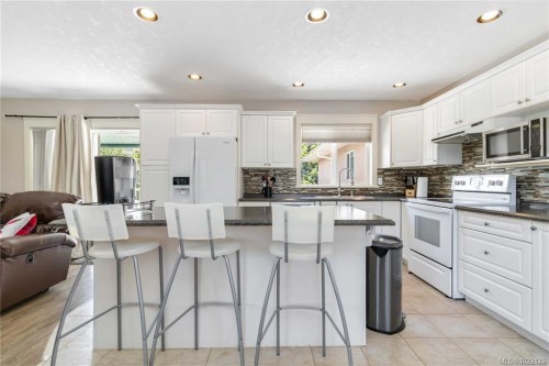 6260 Elaine Way, Central Saanich, BC 