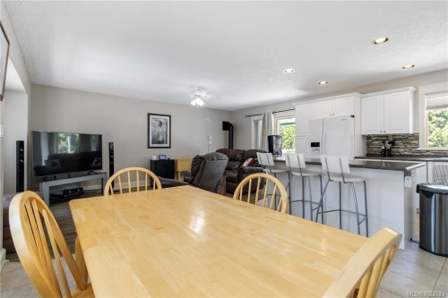 6260 Elaine Way, Central Saanich, BC 