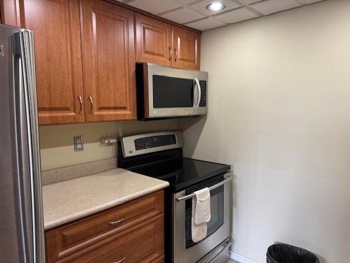 401 800 Gordon Street, Thunder Bay, ON - Indoor Photo Showing Kitchen