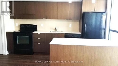 110 Charles Street E, Toronto, ON - Indoor Photo Showing Kitchen