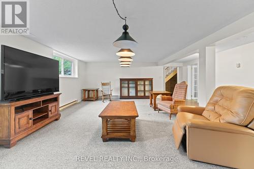 15633 Kennedy Road, Caledon, ON - Indoor Photo Showing Living Room