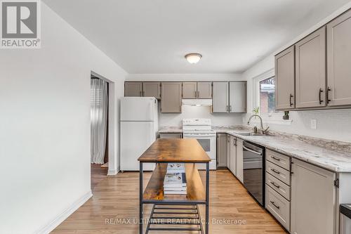 37 Banbury Court, Brampton, ON - Indoor Photo Showing Kitchen