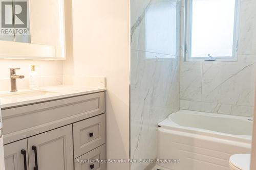 3248 Silverado Drive, Mississauga, ON - Indoor Photo Showing Bathroom