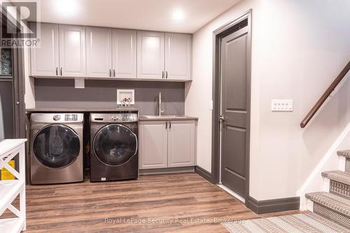 3248 Silverado Drive, Mississauga, ON - Indoor Photo Showing Laundry Room