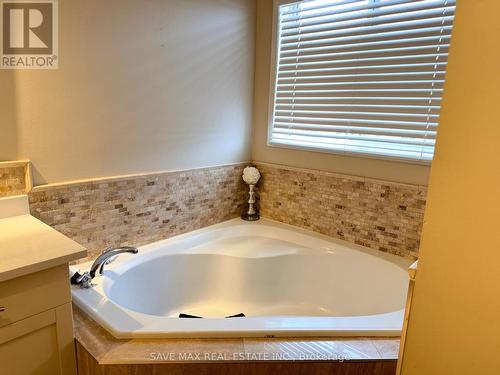 234 Waterbury Street, Caledon, ON - Indoor Photo Showing Bathroom